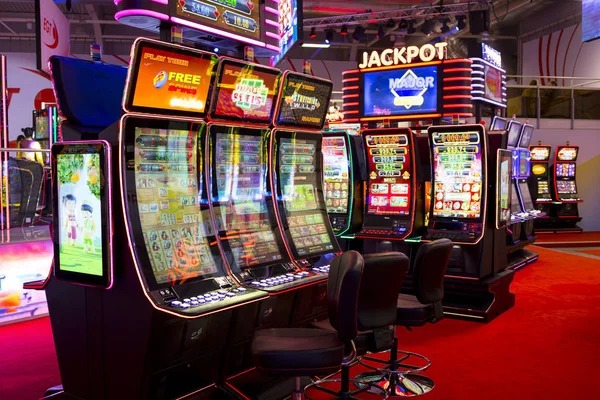 Street Racing Game betting interface showing race schedule and odds